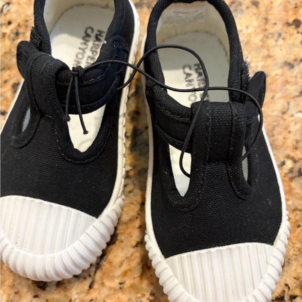 Harper Canyon Black and White Kids Sneakers